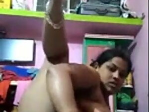 HUNGRY INDIAN WIFE DILDOING HER HORNY PUSSY VEGETABLE