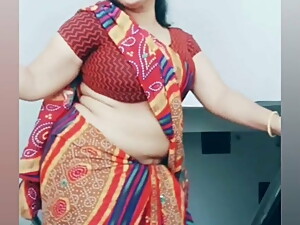 Hot Bhabhi Dancing