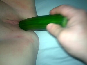 uk milf taking a cucumber
