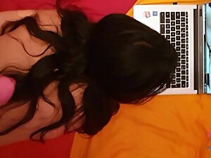 Homemade : Milf FranÃ§aise mariÃ©e regarde un porno, son mari recouvre ses cheveux de sperme